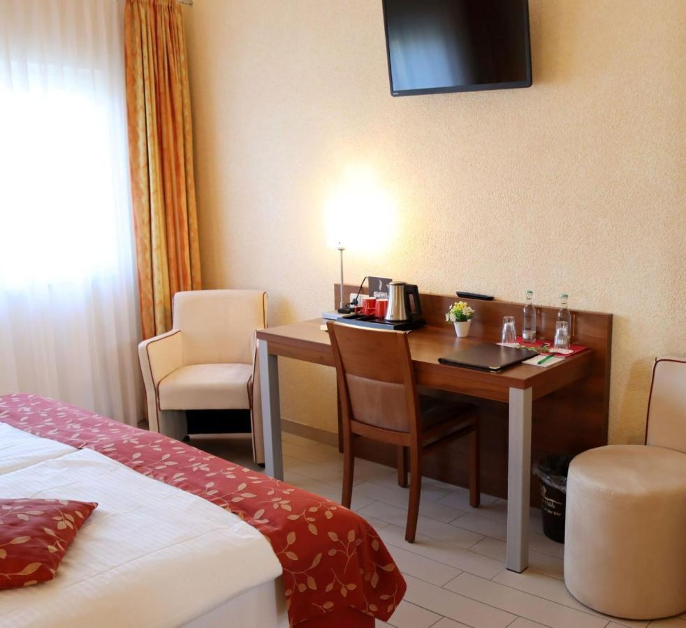 Land-Gut-Hotel Am Ring Meuspath Kültér fotó