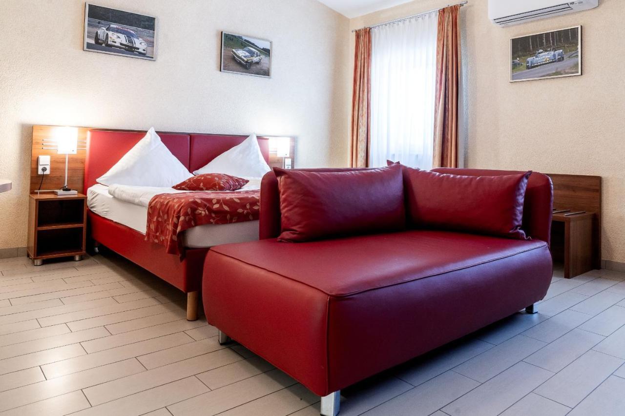 Land-Gut-Hotel Am Ring Meuspath Kültér fotó