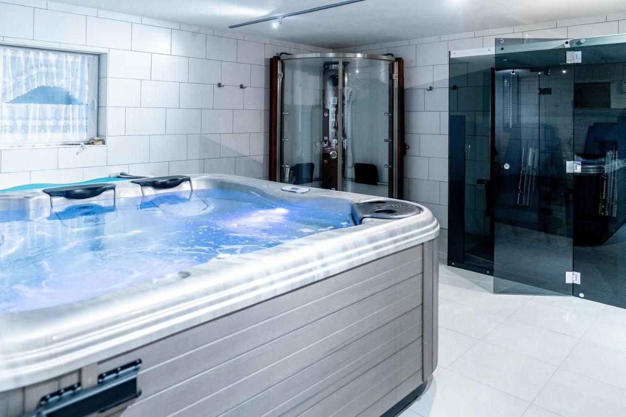 Land-Gut-Hotel Am Ring Meuspath Kültér fotó